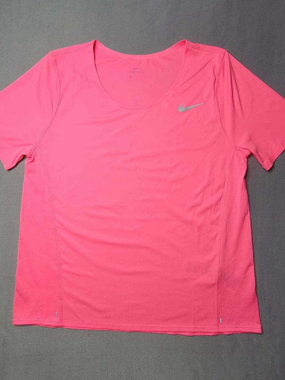Nike Women’s City Sleek Running Top Dri-FIT Color Hot Pink Size M